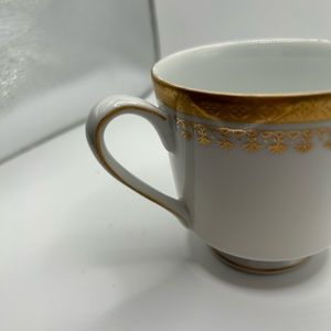 4 Fine China Gold Pattern Teacups and Saucers